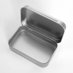 Метална кутийка сребриста 9,5х6х2 см